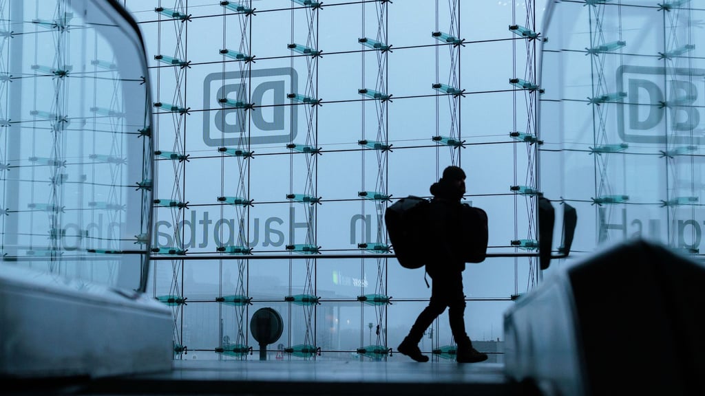 Zwei Tickets für einen Zug: Auch eine durchgängige Verbindung kann man theoretisch in separate Buchungen aufteilen.
