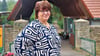 Silvia Scharschmidt tritt am 26. Oktober als Parteilose bei der Bürgermeisterwahl in Hettstedt an. Der Tierpark im Ortsteil Walbeck, den sie als Fotomotiv gewählt hat, ist eine der Einrichtungen, die sie fördern  möchte.