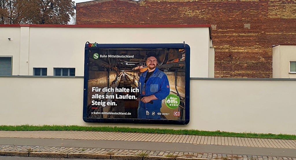 Die Bahn wirbt in Wittenberg für die S-Bahn. Allerdings fährt noch bis Mitte Dezember kaum ein Zug.