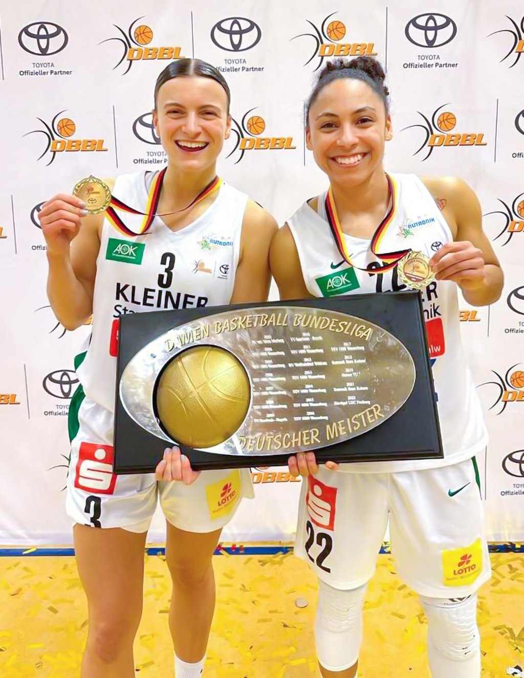 Im April feierten Rachel Arthur (r.) und Alexandra Wilke noch gemeinsam den Meistertitel mit Keltern.