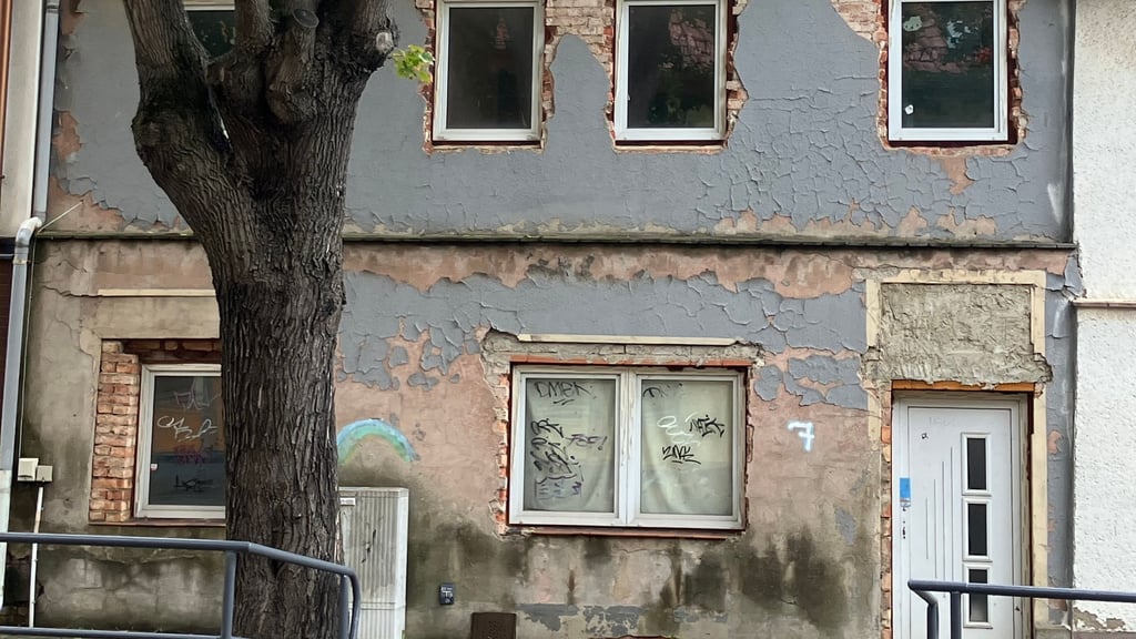 Das Haus im Breiten Weg 7 steht seit längerem leer.