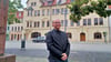 Frank Tallig tritt für die CDU bei der Bürgermeisterwahl in Hettstedt an. Der 36-Jährge will unter anderem  ein Qualitätsmangement in der Stadtverwaltung im Rathaus Hettstedt, was er als Fotomotiv gewählt hat, einführen. 