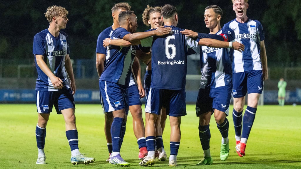 Wollen auch am Freitag jubeln: Die Hertha-Youngster. Da haben die Hausherren des 1. FC Magdeburg aber entschieden was gegen.