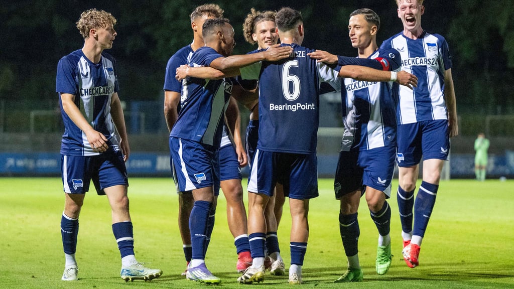 Wollen auch am Freitag jubeln: Die Hertha-Youngster. Da haben die Hausherren des 1. FC Magdeburg aber entschieden was gegen.
