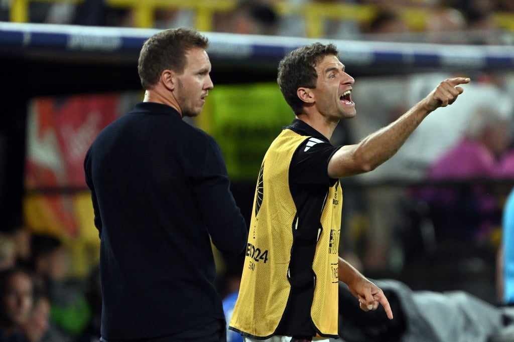 Julian Nagelsmann (l.) und Thomas Müller (r.) arbeiteten beim FC Bayern und beim DFB zusammen. (Archivbild)