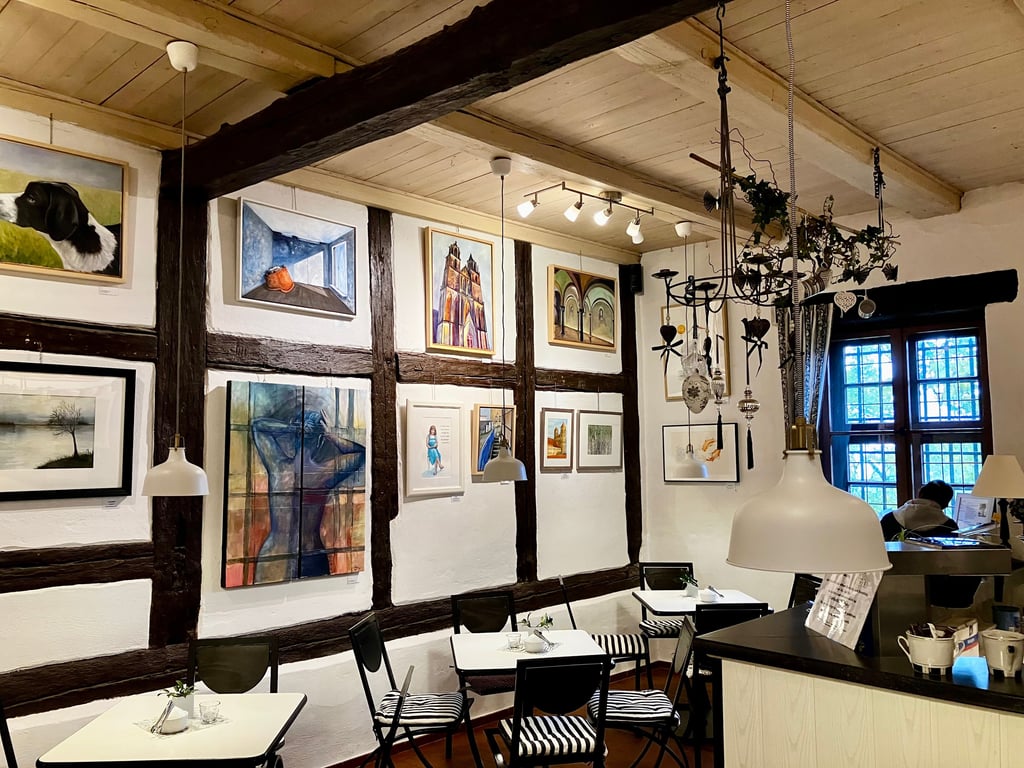 "Farbenrausch" heißt die Ausstellung von Steffi Schmidt und Katrin Preißing im Burgcafé der Konradsburg.