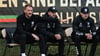 Sein womöglich letztes Spiel mit dem 1. FC Magdeburg dirigierte Trainer Markus Fiedler (links) nur noch im Sitzen.