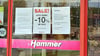 Die Hammer-Filiale im Weißenfelser Heuweg-Center wirbt  mit Rabatten aufgrund der Schließung.