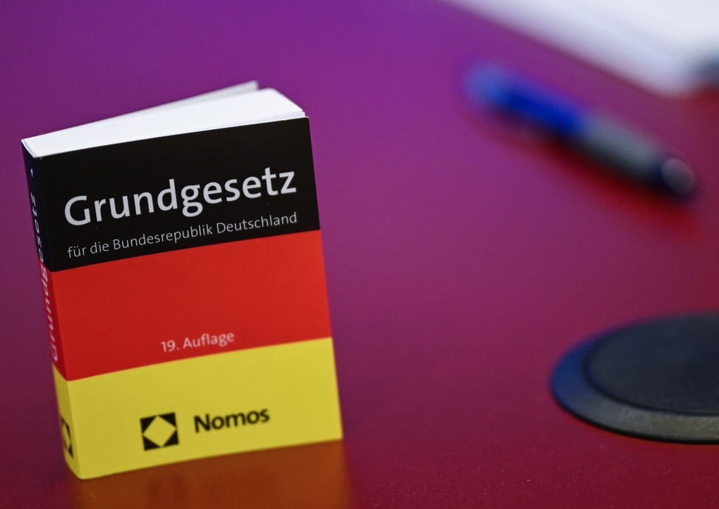 Ein Verein, der das Grundgesetz Schülern näher bringt, wurde mit dem Freiheitspreis ausgezeichnet. (Symbolbild)