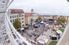 Samstagnachmittag: Ein Blick vom Riesenrad über den Zeitzer Altmarkt.