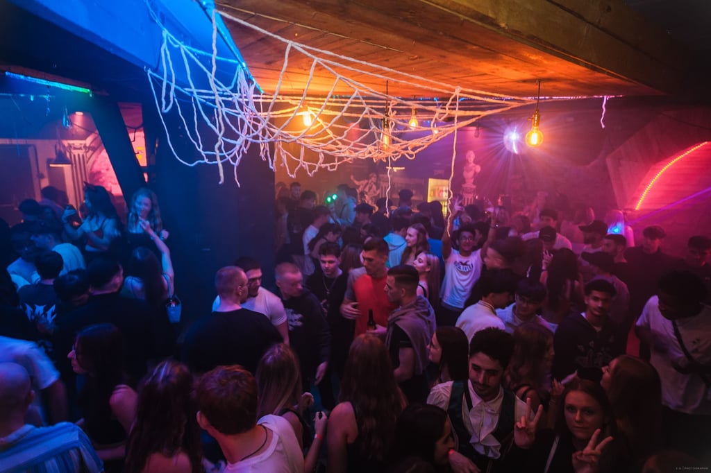 Halles größte Halloween-Party im vergangenen Jahr 2024 im Club „Turm Halle“.