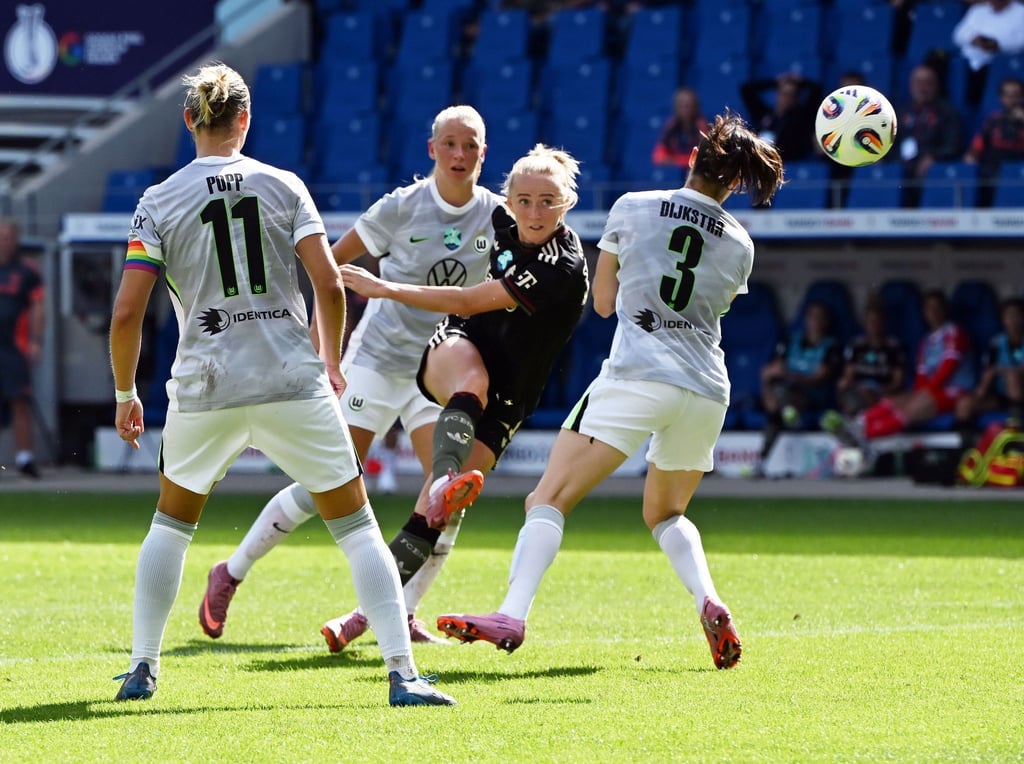 Der Klassiker des deutschen Frauenfußballs: Bayern München gegen den VfL Wolfsburg - hier beim Supercup-Finale im August.