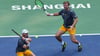 Kevin Krawietz (l) und Tim Pütz gewinnen ihren ersten Masters-Titel als Team.