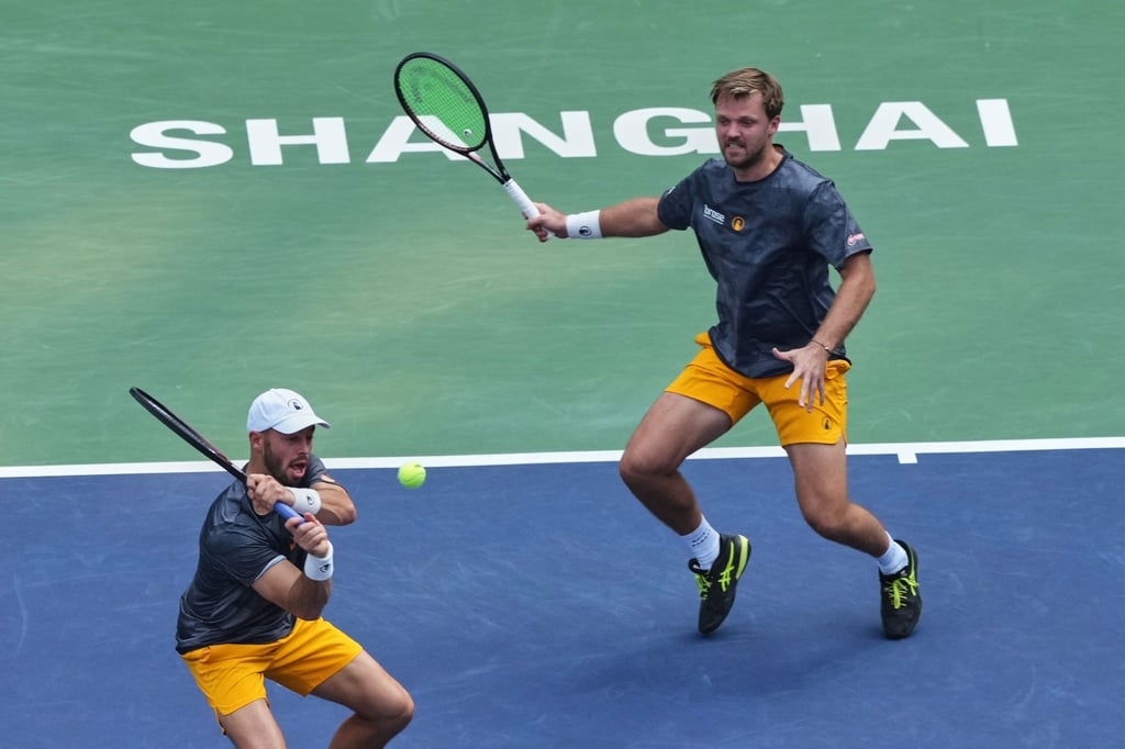 Kevin Krawietz (l) und Tim Pütz gewinnen ihren ersten Masters-Titel als Team.