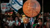 Bei der Kundgebung in Tel Aviv waren „Danke Trump“-Sprechchöre zu hören.
