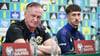 Trainer Michael O'Neill und Trai Hume (r.) sprechen bei der Pressekonferenz vor dem Spiel gegen Deutschland.