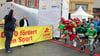 Auf dem Markt starteten einige Läufe des 22. Mitteldeutschen Marathons. Als Vertreter der Stadt gab René Rebenstorf bei einigen Rennen den Startschuss.