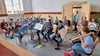Seit diesem Schuljahr gibt es am Gymnasium in Havelberg eine Bläserklasse mit Fünft- und Sechstklässlern. Musiklehrerin Stefanie Schulze leitet das neue Orchester und freut sich, dass viele Kinder Spaß daran haben, gemeinsam auf verschiedenen Instrumenten zu musizieren. 