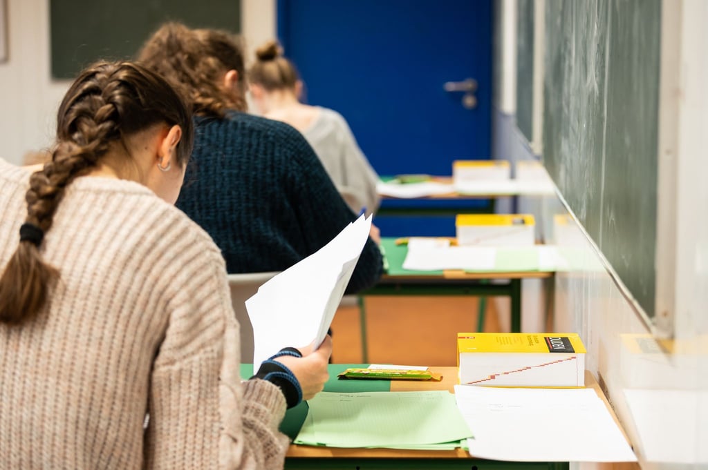 Debatte um Leistungsfeststellung nach der 10. Klasse in Thüringen. (Archivbild)