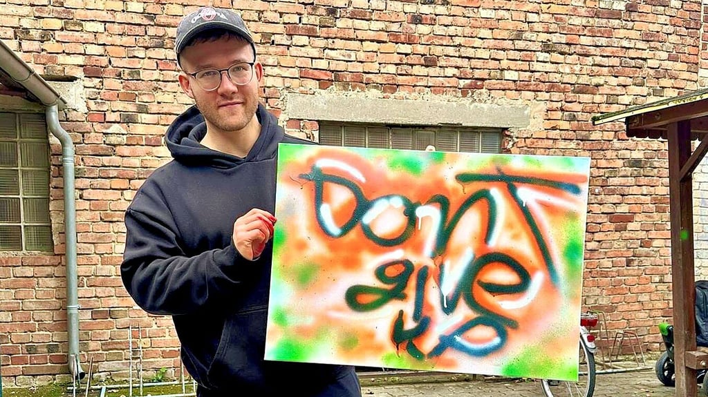 Betreuer Florian Wendt ist voll mit in das Graffiti-Projekt integriert gewesen.