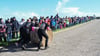In drei Kategorien (Männer-, Frauen- und Mixteams) wird jeweils ein „Strohballen-Rollmeister“ gesucht. (Archivbild)