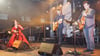 Marco Pernitzsch (.r.), hier selbst an der Gitarre, sucht mutige Künstler, die bei der Open-Stage-Veranstaltung der Awo Aktiv in Jerichow auftreten.