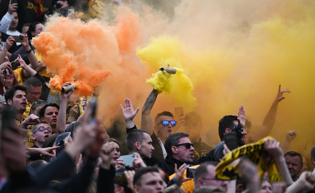Fans von Dymano Dresden feierten im Mai ausgelassen den Aufstieg. (Archivbild)