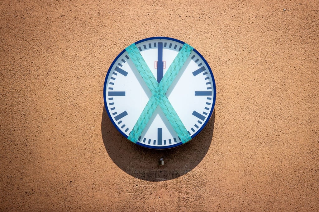 Wann die Zeit im Unternehmen abläuft, ist bei befristeten Verträgen klar absehbar.