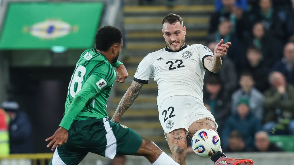 David Raum (r.) mit vollem Einsatz gegen Nordirland.