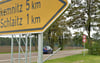 An der gefährlichen Kreuzung der B100 Schlaitz Plodda, regeln jetzt 70-Schilder das Tempolimit.