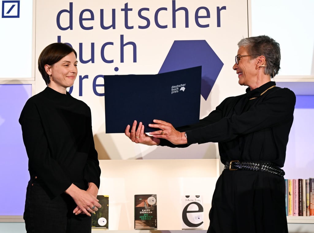 Elmiger erhält den Preis an ihrem 40. Geburtstag