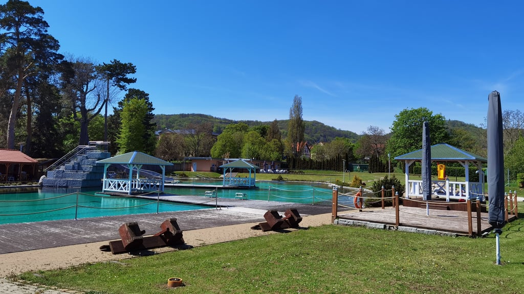 Das Biobad in Blankenburg hat die Saison beendet und wird winterfest gemacht. Die Sommerbilanz sieht durchwachsen aus. Das hat vielfache Gründe.