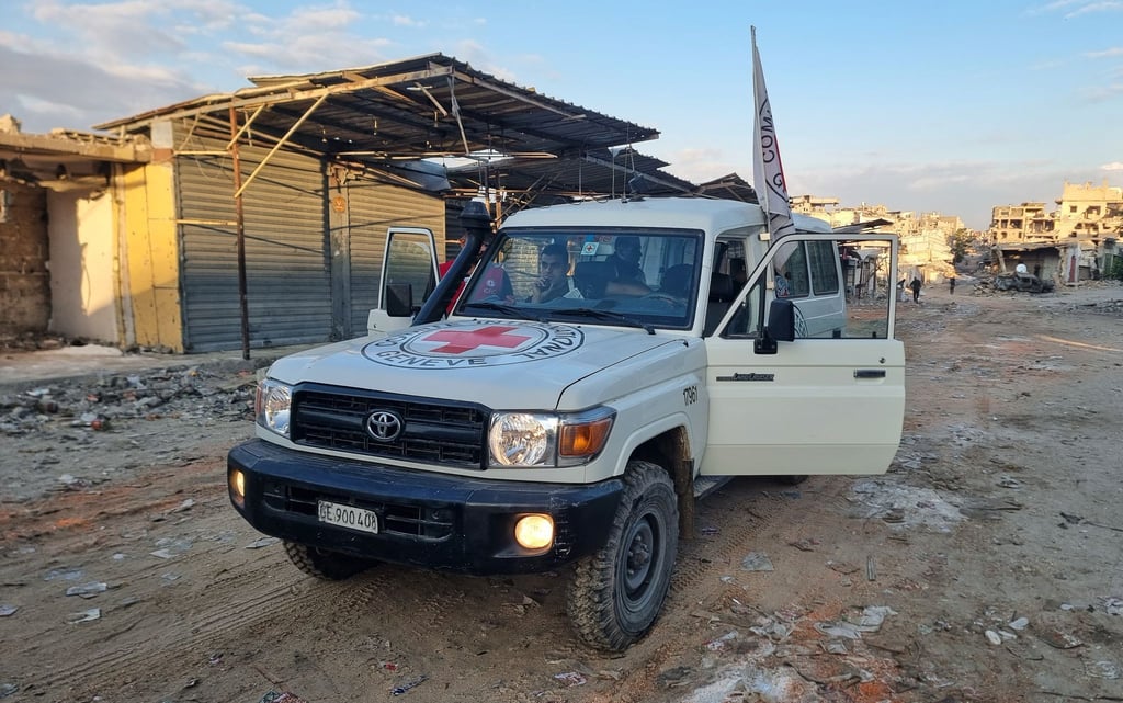 Im Gazastreifen hat die Übergabe weiterer Geiseln begonnen.