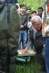Immer wieder untersucht Volker Lüderitz mit Studenten das Fischleben in der Ohre.