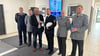 Mit einer Spende gibt Bürgermeister Kay Gericke den Startschuss des alljährlichen Spendenmarathons zu Gunsten des Volksbundes für die Deutsche Kriegsgräberfürsorge.