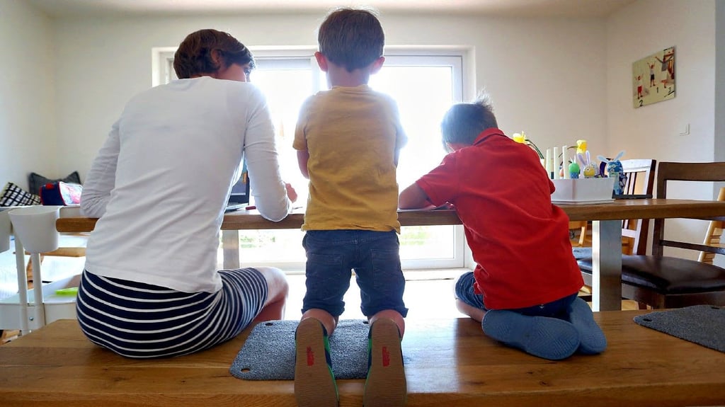 Beim gemeinsamen Mittagessen mit dem Kind oder den Hausaufgaben kommen manchmal die wichtigsten Gespräche auf den Tisch - auch über Babys und Sex.