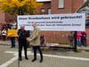 Andreas Dittmann (rechts) und Bernd Becker, Landesfachbereichsleiter Gesundheit und Soziale Dienste bei der Dienstleistungsgewerkschaft Verdi, im Schulterschluss gegen die Schließung der Zerbster Helios-Klinik.