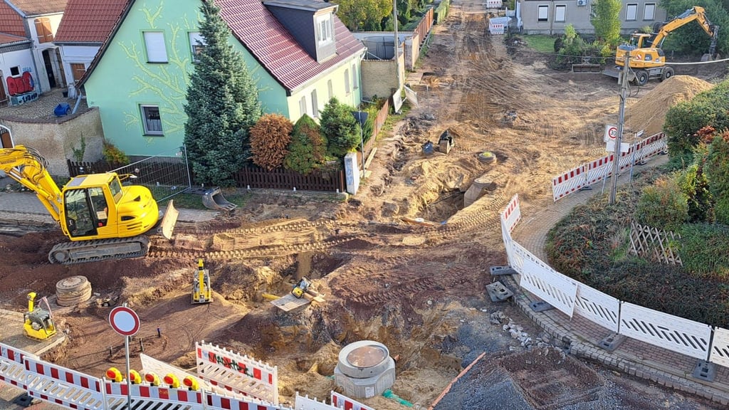 Die Fertigstellung der Baustelle im Kreuzungsbereich Bahnhofstraße, Ackerstraße und Weinbergstraße in Osterweddingen verschiebt sich erneut.
