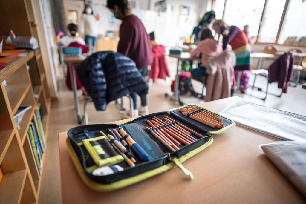 Ausgewählte Schulen in sozial schwierigen Lagen erhalten über das Startchancen-Programm Unterstützung durch speziell ausgebildetes Assistenzpersonal. (Symbolbild)