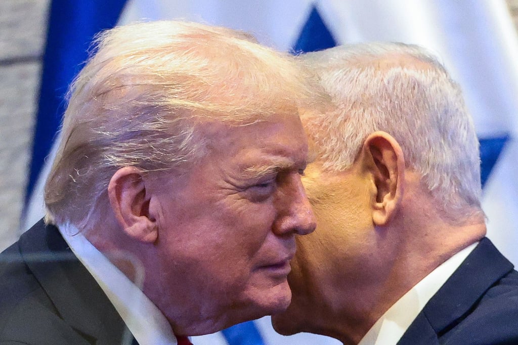 US-Präsident Donald Trump spricht im israelischen Parlament mit Regierungschef Benjamin Netanjahu.