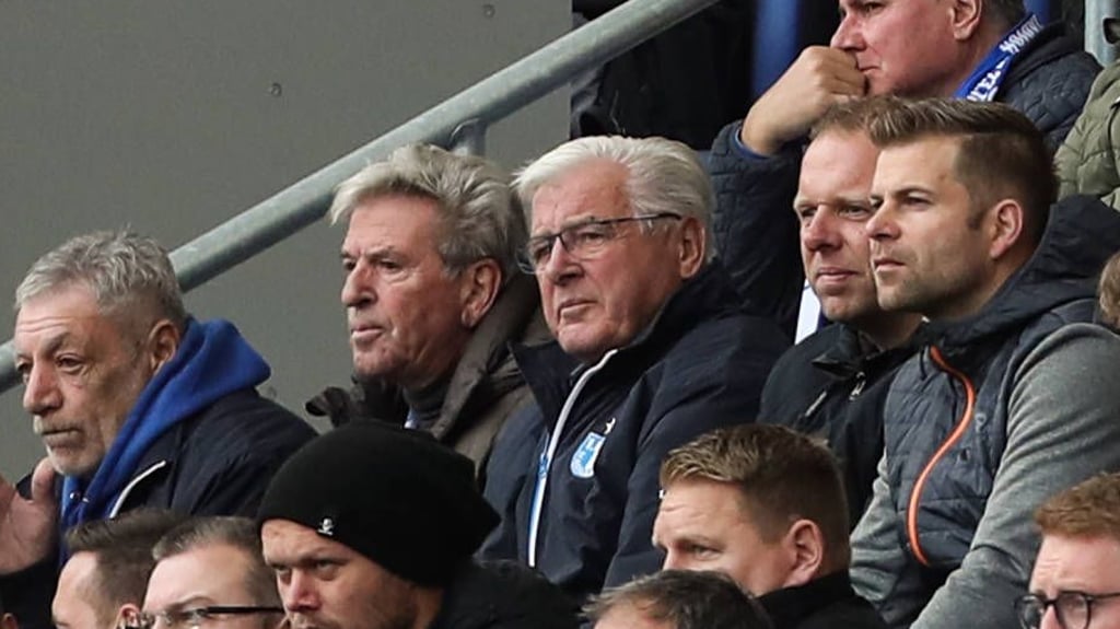 Haben immer sehr genau im Blick, was bei ihrem Herzensverein 1. FC Magdeburg passiert: Martin Hoffmann (2. v.l.) und Wolfgang Seguin (rechts daneben).