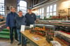 Die ehrenamtlichen Modellbahner Thomas Kähne, Uwe Hinke und Martin Stritzke im DB Museum Halle.