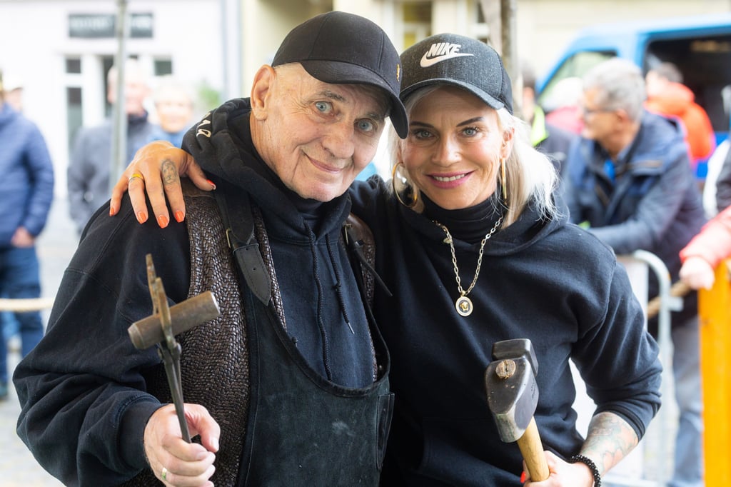 Schauspieler Heinz Hoenig und Ehefrau Annika beim Schmiedefest "Gotha glüht" im thüringischen Gotha.