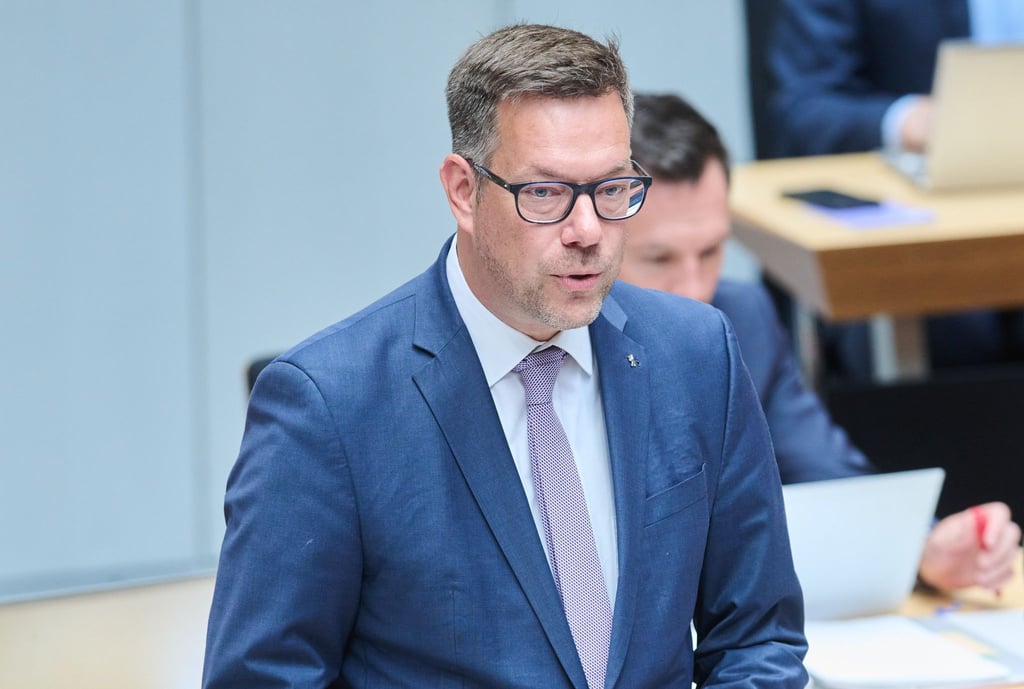 Der Senat hält das Phänomen junger und internetaffiner Rechtsextremisten nicht für vorübergehend.