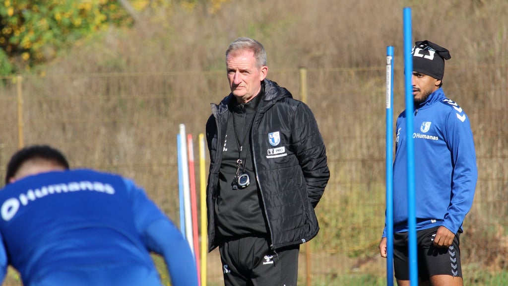 Petrik Sander (Mi.) bei seinem ersten Training der Profimannschaft vom 1. FC Magdeburg.