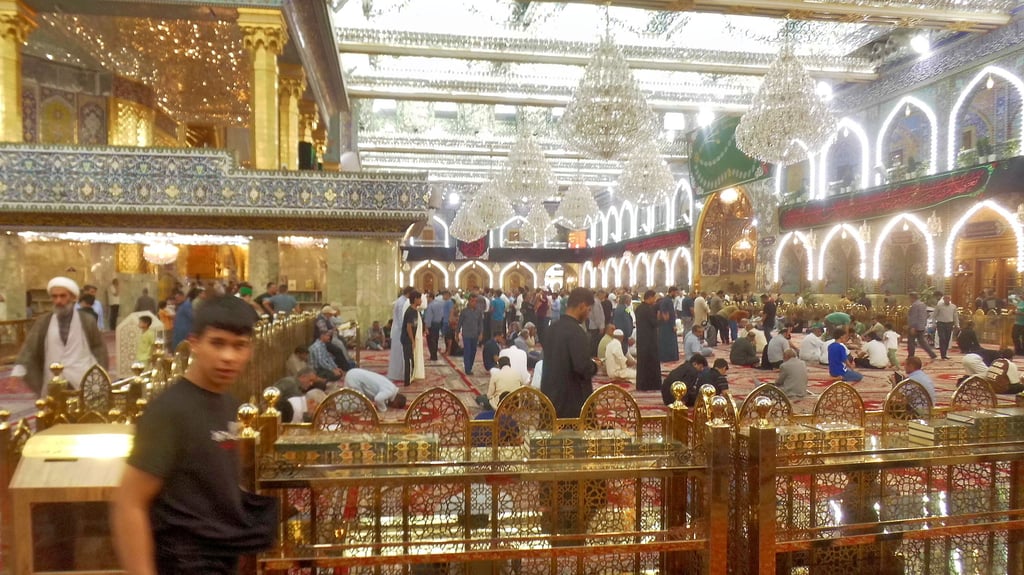 Moscheen gibt es zahlreiche in Bagdad. Viele sind sehr opulent ausgestattet. Doch Männer und Frauen besuchen sie getrennt.