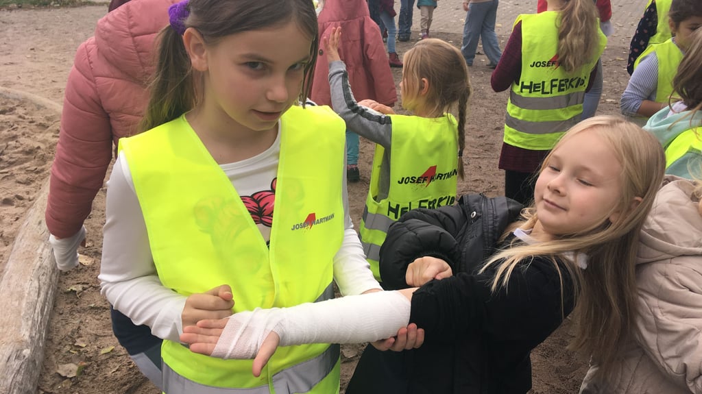 Das frisch angelegte Verband wird stolz präsentiert.