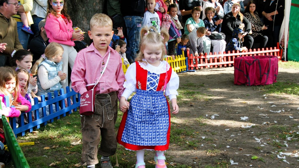 „Auf inss Märchenland“ hieß es in der Zerbster Kita „Zum Knirpsentreff“. Da begegneten die Gäste nicht nur Hänsel und Gretel.