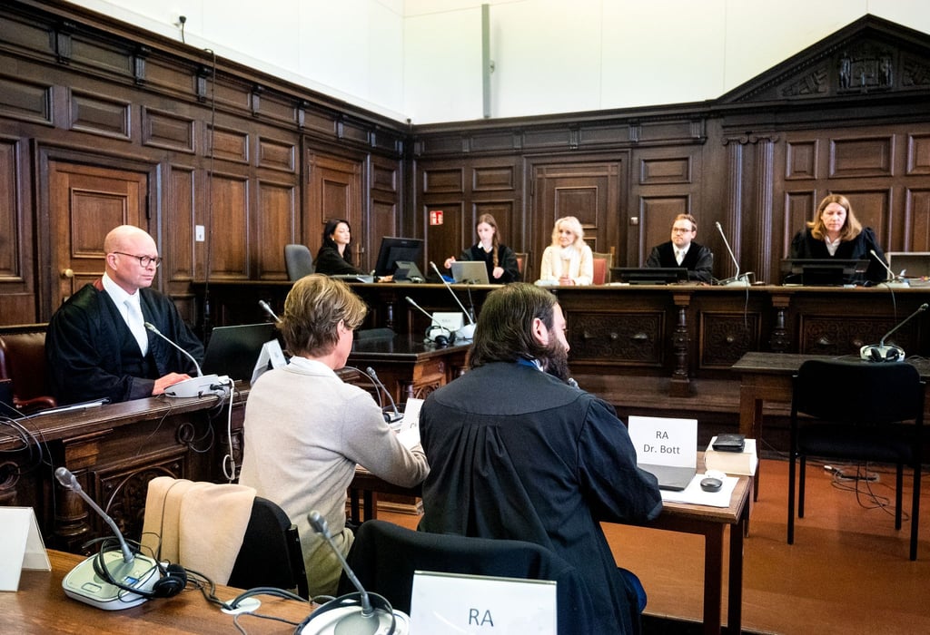 Der Prozess um die Angeklagte Block (M.l.) soll am Mittwoch in Hamburg fortgesetzt werden. (Archivbild)