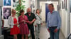 Frank Wichmann begrüßt die Künstler und Gäste zur Vernissage.